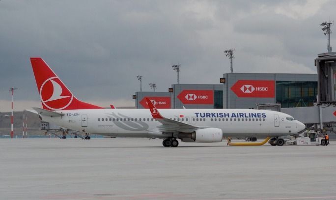 Se levantar antes da hora no avião agora pode custar em país europeu