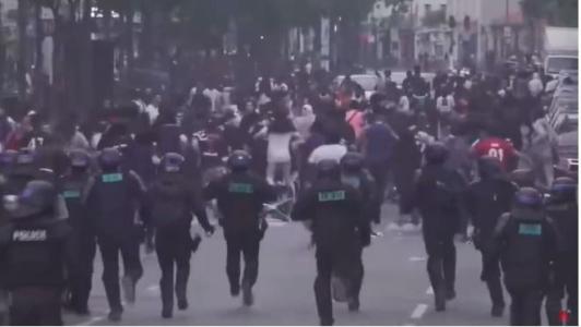 Confusão entre torcedores do PSG e policias em Paris, durante a final da Liga dos Campeões