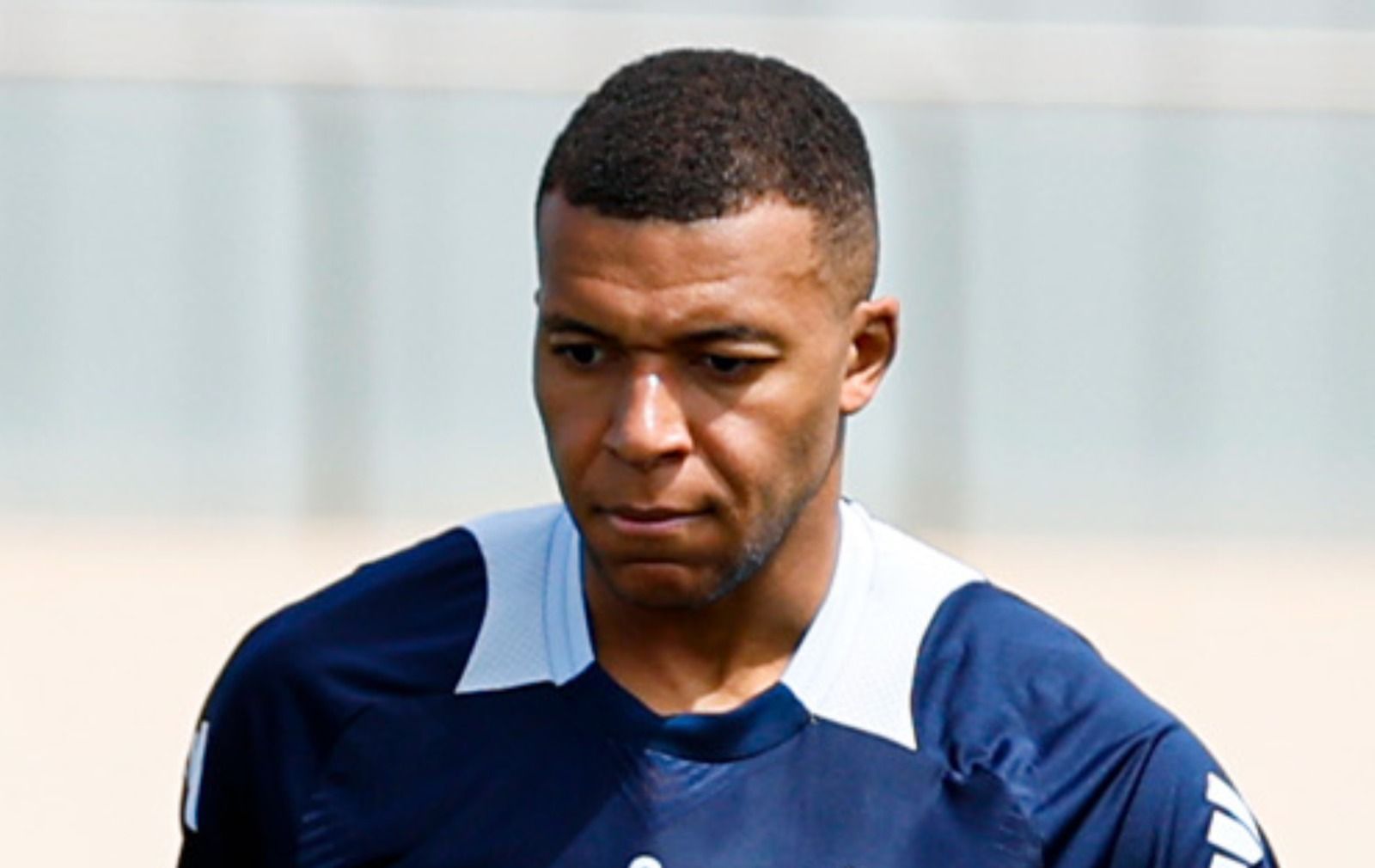 Em meio à 'guerra' judicial, Mbappé reage à conquista da Champions pelo PSG