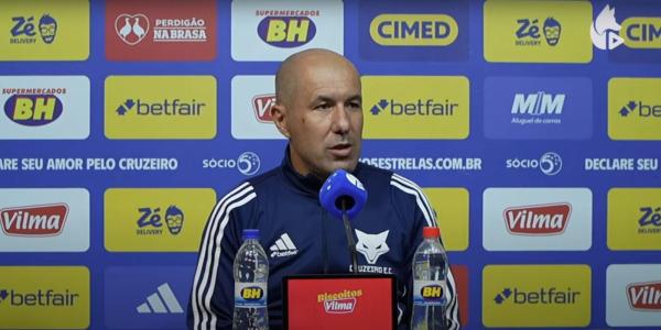 Leonardo Jardim, técnico do Cruzeiro, em entrevista coletiva