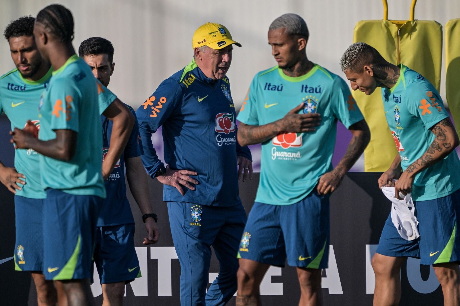 Ancelotti leva ‘susto’, mas permite abertura do treino da Seleção para 600 profissionais