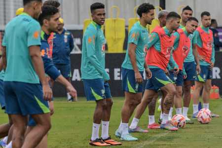 Fotos do treino da Seleção Brasileira nesta terça-feira (3), no CT Joaquim Grava, do Corinthians, em São Paulo
