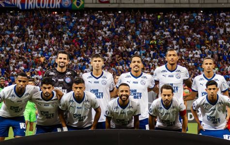 Jogadores do Bahia perfilados antes de partida
