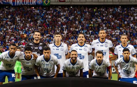 Jogadores do Bahia perfilados antes de partida