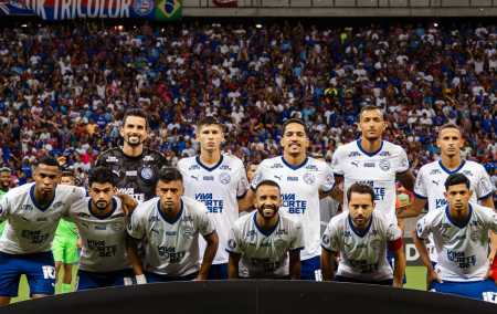 Jogadores do Bahia perfilados antes de partida