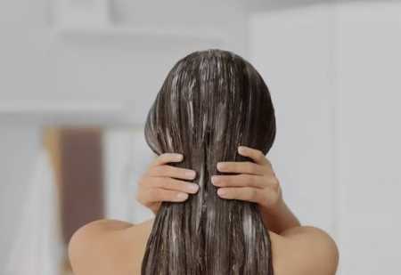 lavar-cabelo_freepik
