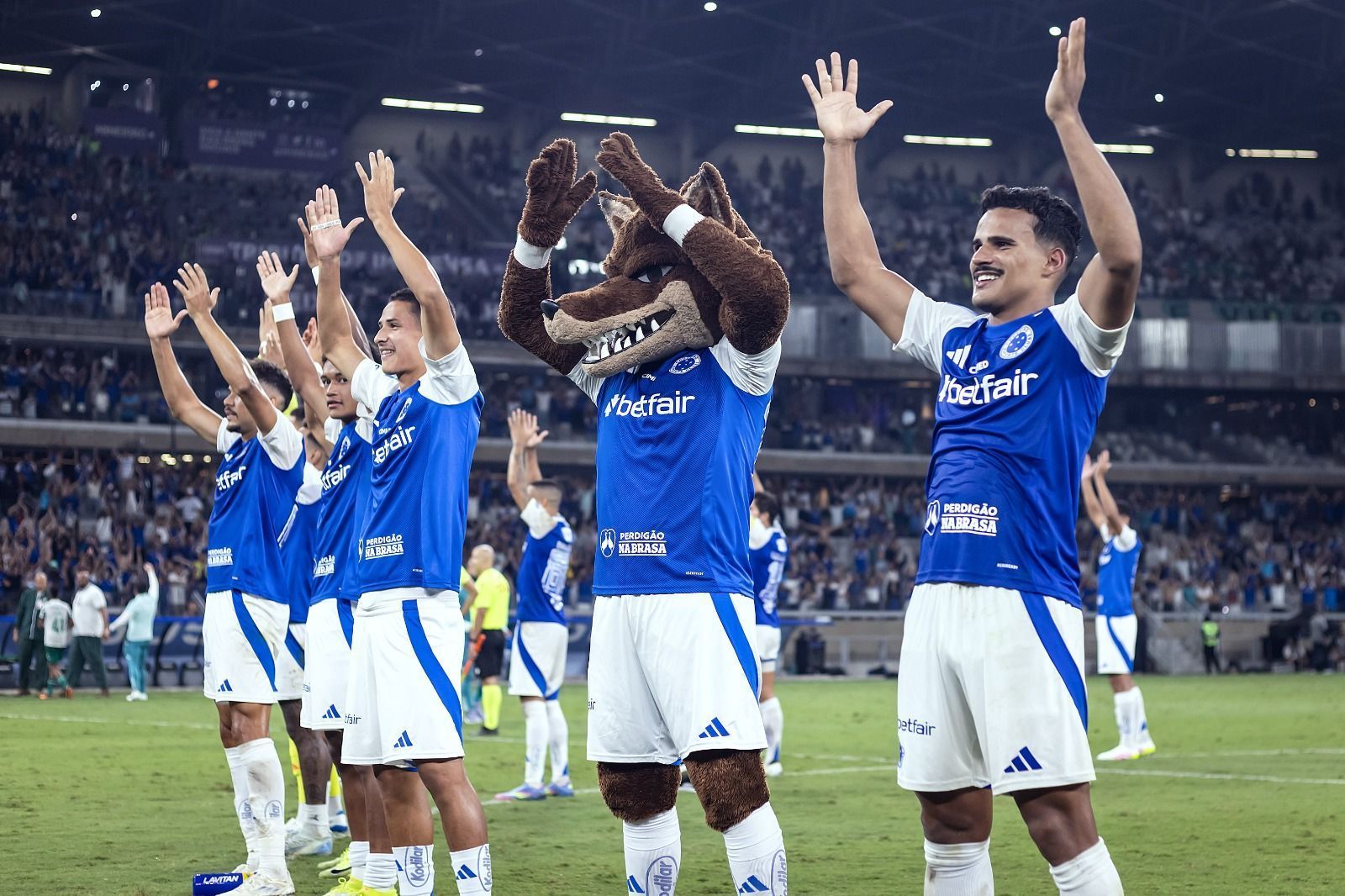 Titular do Cruzeiro se firma e aparece entre líderes de estatística defensiva da Série A