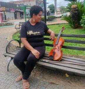 Projeto social FalaJoy idealizado pela estudante de música Joyce Gabrielly, promove democratização do acesso ao ensino musical