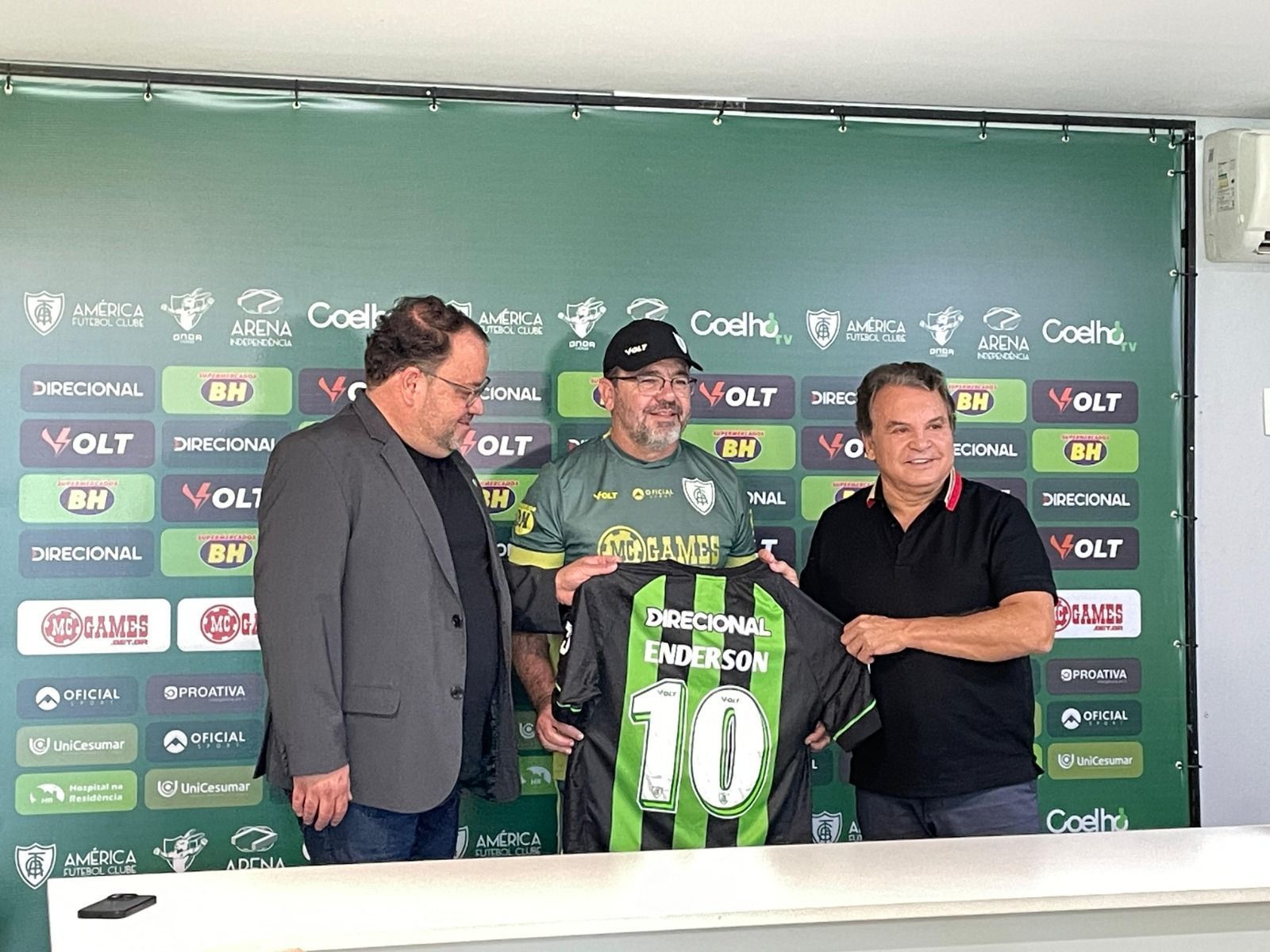 Apresentado no América, Enderson analisa desafio por vitórias fora de casa