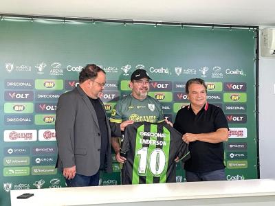 Enderson Moreira é apresentado oficialmente no América