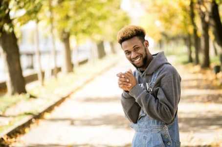 homem_sorrindo_freepik