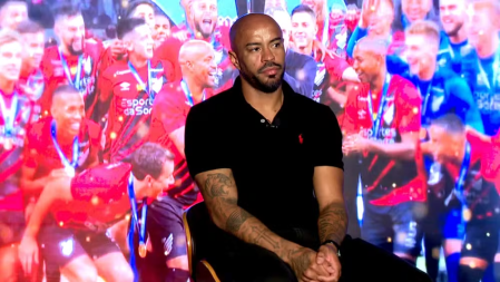 Thiago Heleno, agora ex-zagueiro do Athletico-PR, concedeu entrevista à TV Globo nesta quinta-feira (5)