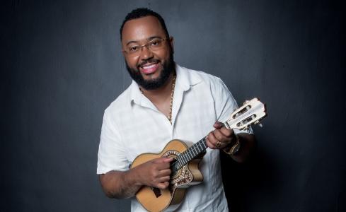 Dudu Nobre é cantor e compositor de sucessos como 'A Grande Família'