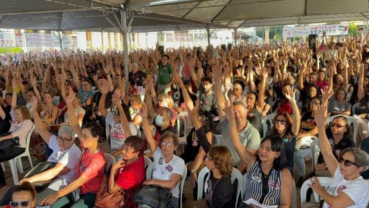 Professores e trabalhadores da educação de Belo Horizonte aprovam greve a partir desta sexta-feira (6)