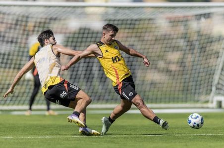 Issep e Igor Rabello em treino do Atlético