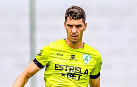 Alê, do América, durante treinamento