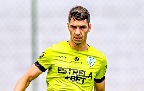 Alê, do América, durante treinamento
