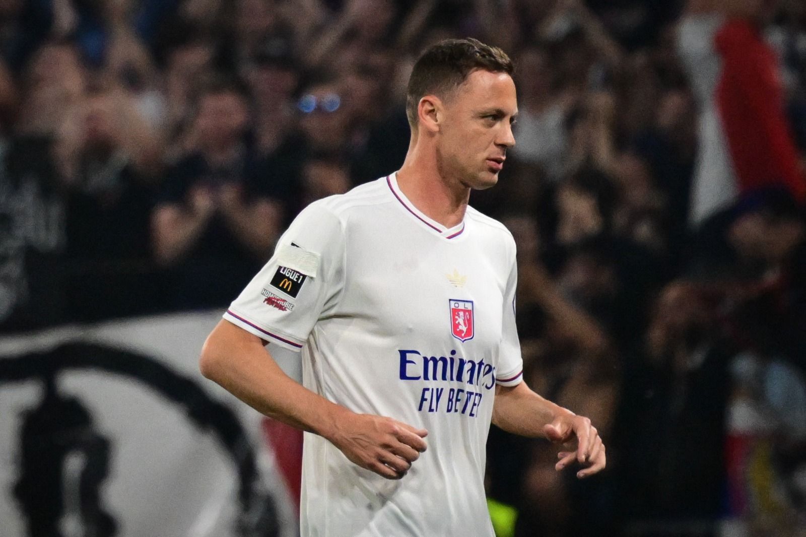 Jogador do Lyon é punido por esconder campanha anti-homofobia em uniforme