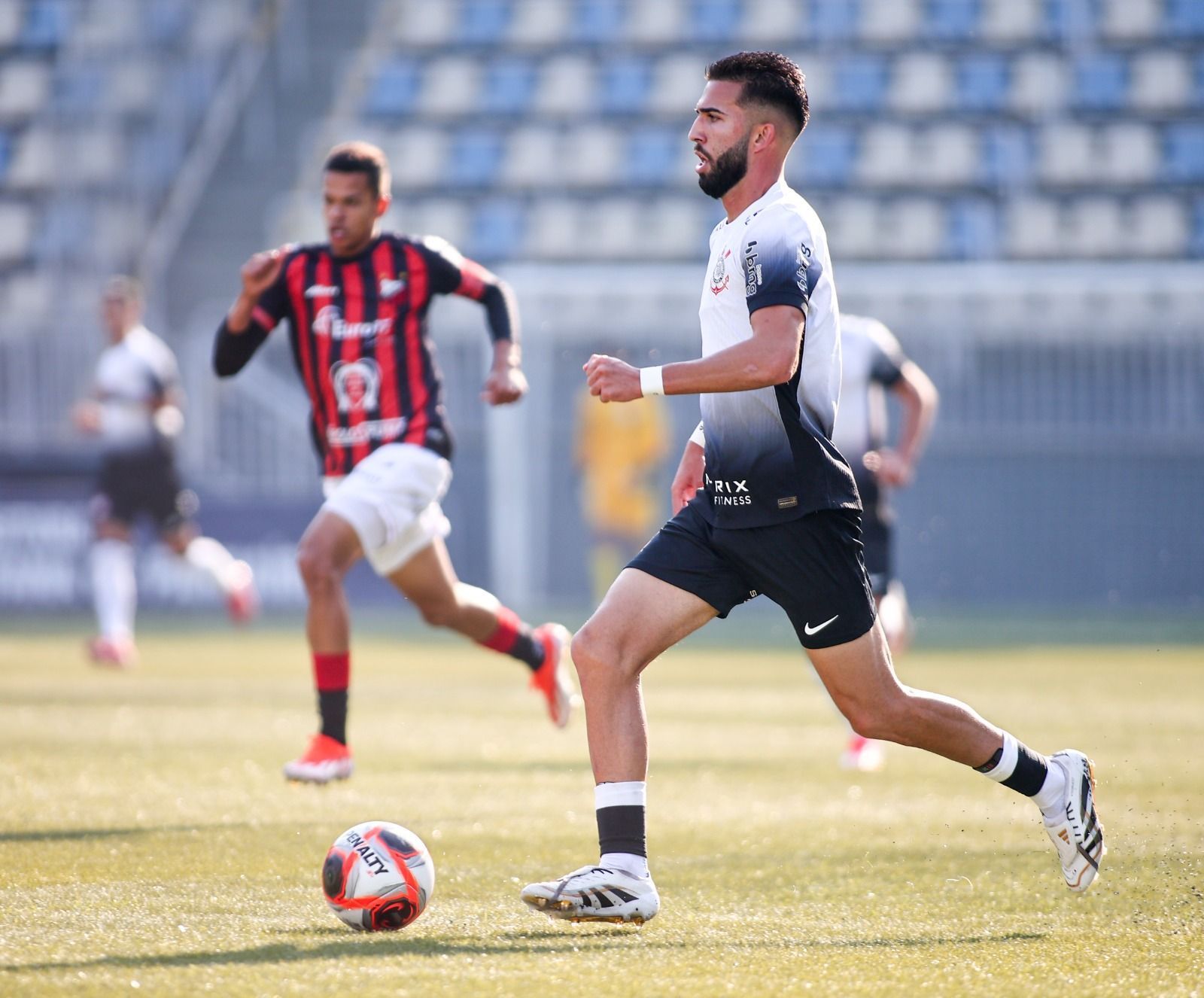 Corinthians enfrenta mudança na base com 19 jogadores em fim de contrato; veja os nomes