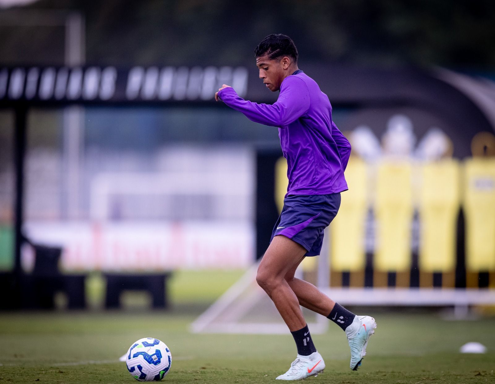 Conheça Kauê Furquim, joia do Corinthians que tem treinado no profissional