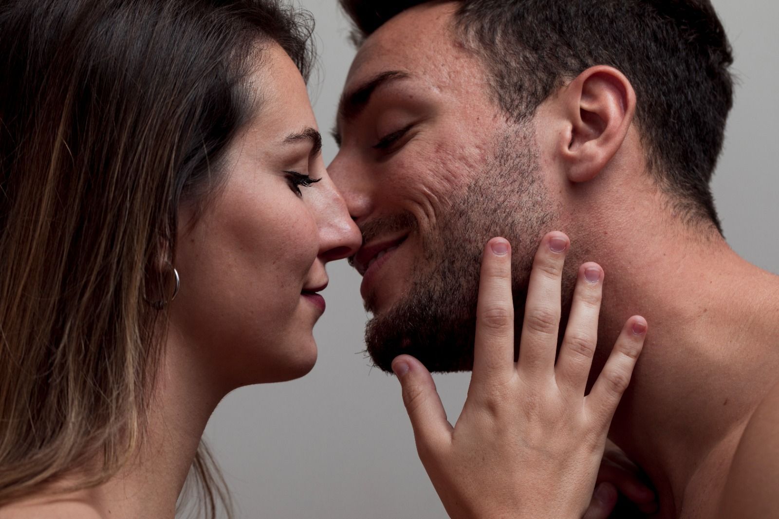 Como os beijos influenciam os relacionamentos e a saúde, segundo uma especialista