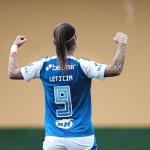 Sob olhares de Gabigol e Pedrinho, Cruzeiro atropela 3B da Amazônia no Brasileiro Feminino