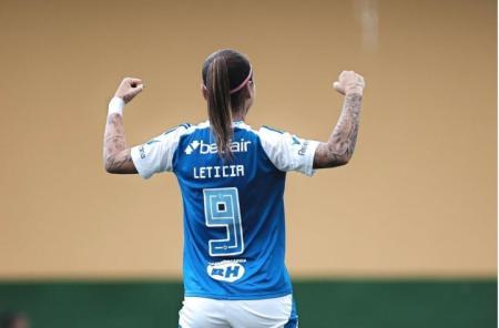 Letícia marcou dois gols na goleada do Cruzeiro por 5 a 1 diante do 3B da Amazônia