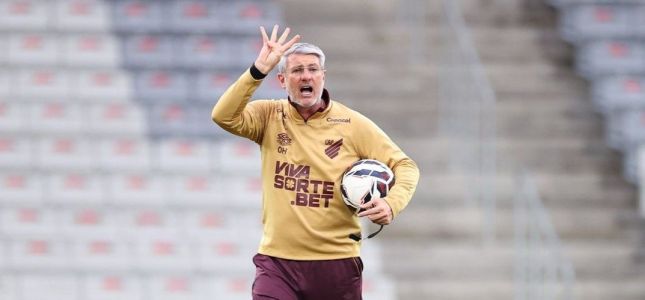 Odair prepara o Athletico-PR para encarar o Atlético-GO