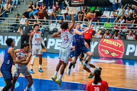 Minas e Franca protagonizaram um grande jogo para abrir a final do NBB