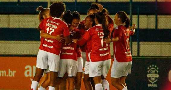 Gurias Coloradas respiram na competição feminina