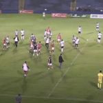 Torcedores do Uberaba invadem gramado após gol sofrido no Módulo II do Mineiro