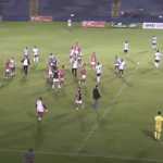 Torcedores do Uberaba invadem gramado após gol sofrido no Módulo II do Mineiro