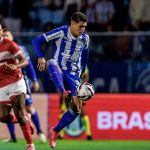 Avaí marca nos acréscimos, vence o CRB e encosta no G4 da Série B