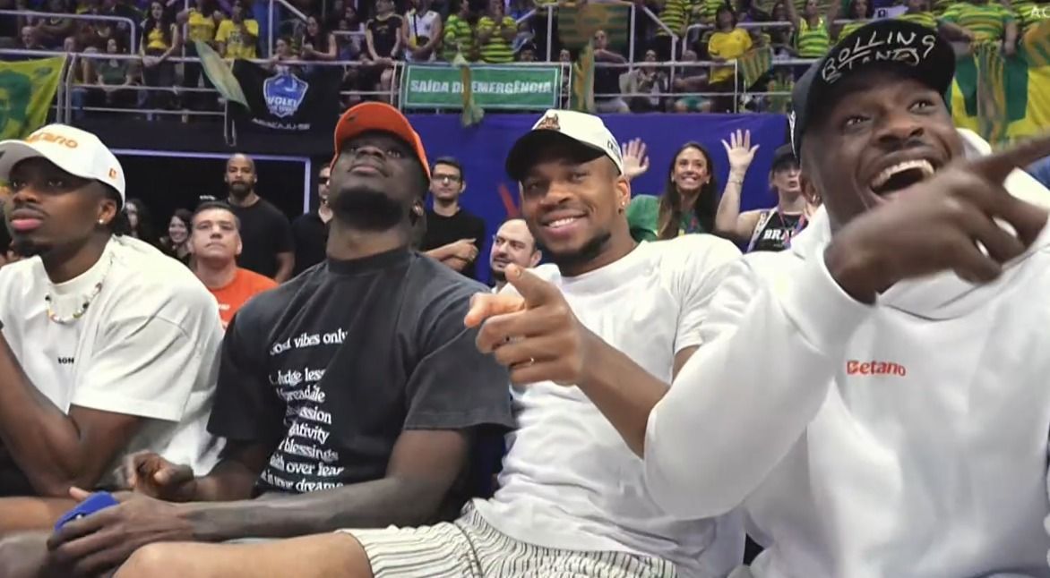 Astro da NBA assiste a jogo do Brasil pela Liga das Nações Feminina no Maracanãzinho