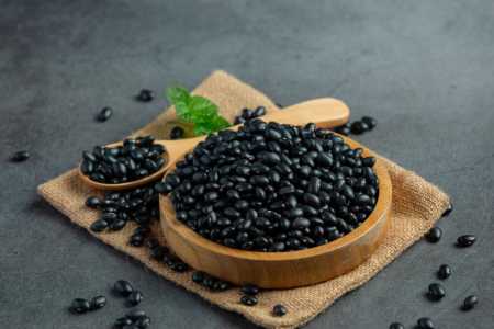 Pote com feijão preto