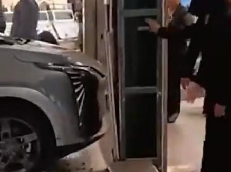 Carro de R$ 175 mil acelera sozinho dentro de shopping e atinge loja