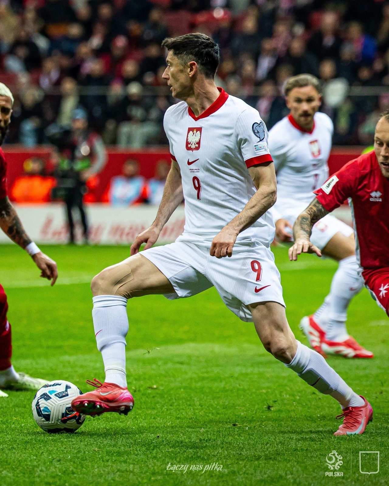 Após perder braçadeira, Lewandowski desiste de jogar pela Polônia, diz jornalista