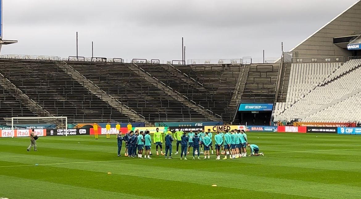 Ancelotti conversa com elenco da Seleção antes de último treino para enfrentar o Paraguai