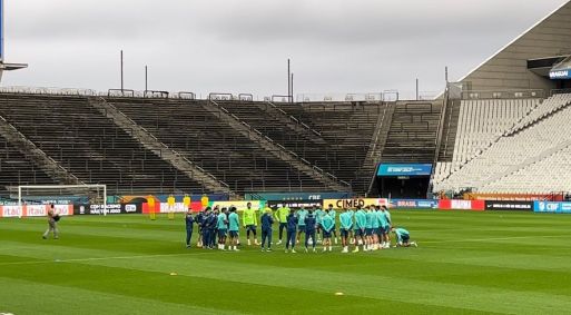 Ancelotti reuniu os jogadores da Seleção antes do treino desta segunda-feira (9)