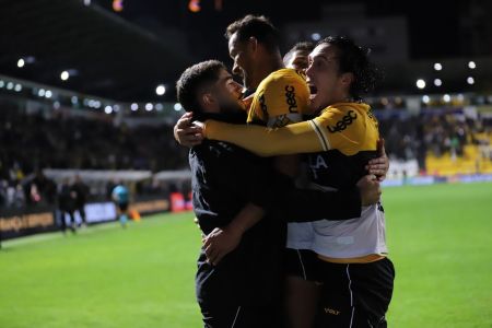 Criciúma e Vila Nova duelaram no Estádio Heriberto Hülse