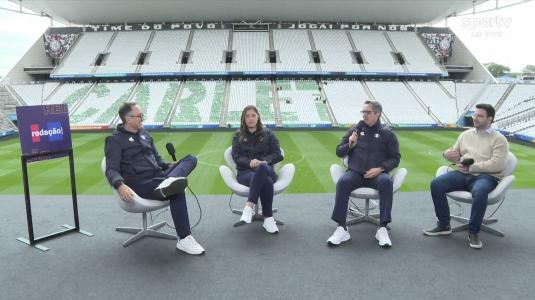 Montagem do mosaico em homenagem a Ancelotti na Neo Química Arena