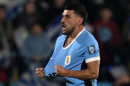 De Arrascaeta comemorando gol pela Seleção do Uruguai