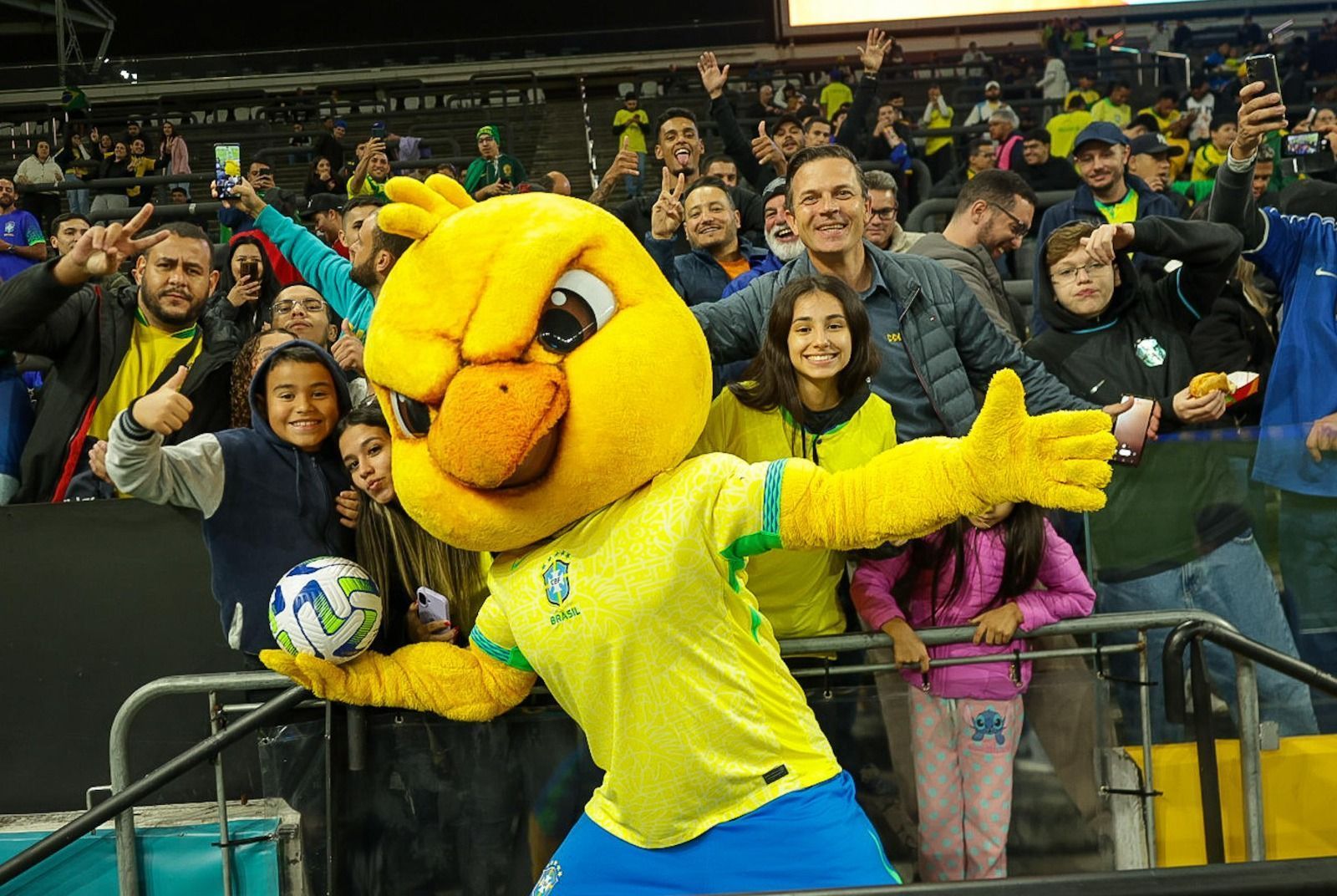 Brasil x Paraguai: as reações da torcida na estreia de Ancelotti no país