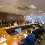 Zema quer unir Centrão, direita e até PT para derrubar vetos de Lula sobre dívida de Minas