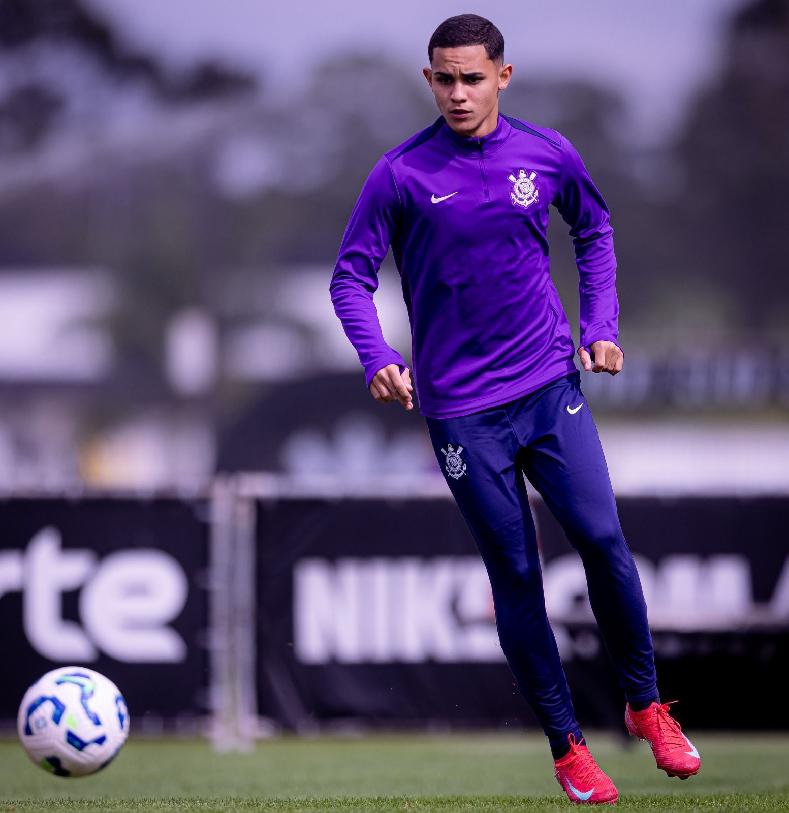 Sem Memphis e com promessas da base, Corinthians define relacionados para enfrentar o Grêmio