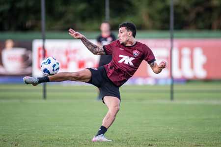 Gabriel Baralhas durante treino do Vitória