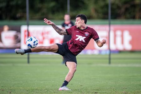 Gabriel Baralhas durante treino do Vitória