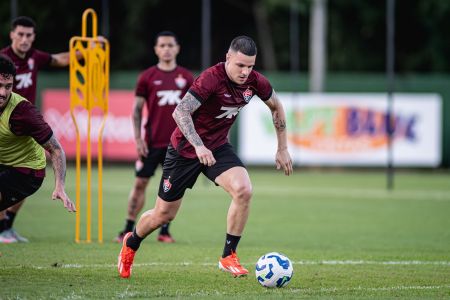 Renato Kayzer, artilheiro do Vitória no Brasileirão, durante treino