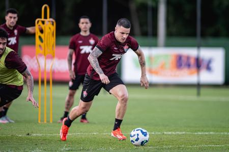 Renato Kayzer, artilheiro do Vitória no Brasileirão, durante treino