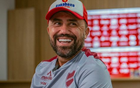 Luizinho Lopes retornou ao cargo de técnico do Vila Nova